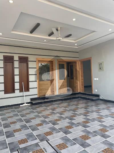 بحریہ انکلیو بحریہ ٹاؤن,اسلام آباد میں 5 کمروں کا 10 مرلہ مکان 4.9 کروڑ میں برائے فروخت۔