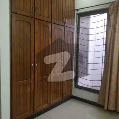 i. 8/4 Top Floor brand new 2rooms TV lounge kitchen for Rent small family and Females