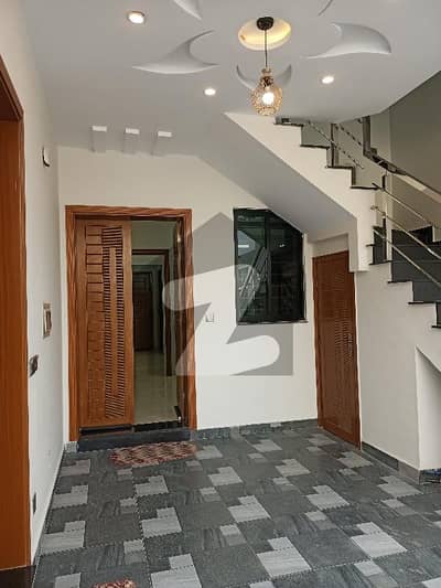 ایم پی سی ایچ ایس ۔ بلاک ایف ایم پی سی ایچ ایس ۔ ملٹی گارڈنز,بی ۔ 17,اسلام آباد میں 4 کمروں کا 5 مرلہ مکان 2.6 کروڑ میں برائے فروخت۔