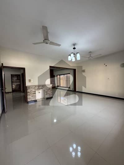 ایف ۔ 10 اسلام آباد میں 6 کمروں کا 1 کنال مکان 4.25 لاکھ میں کرایہ پر دستیاب ہے۔