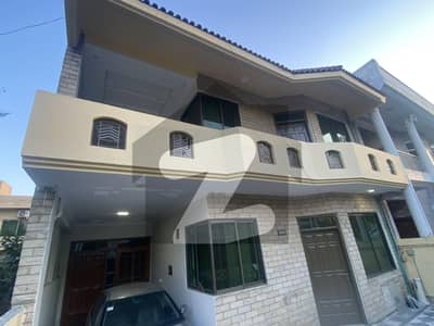 Beautiful Fully Renovated, Luxurious House (10 Marla) At Main Ideal Location Of F-11/3 ,In Main Street Available For Sale