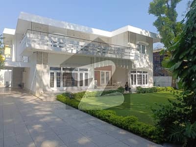ایف ۔ 10 اسلام آباد میں 8 کمروں کا 1 کنال مکان 6.0 لاکھ میں کرایہ پر دستیاب ہے۔