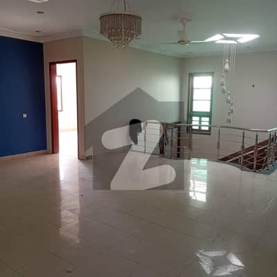 ڈی ایچ اے فیز 8 ڈی ایچ اے ڈیفینس,کراچی میں 5 کمروں کا 1 کنال مکان 5.0 لاکھ میں کرایہ پر دستیاب ہے۔