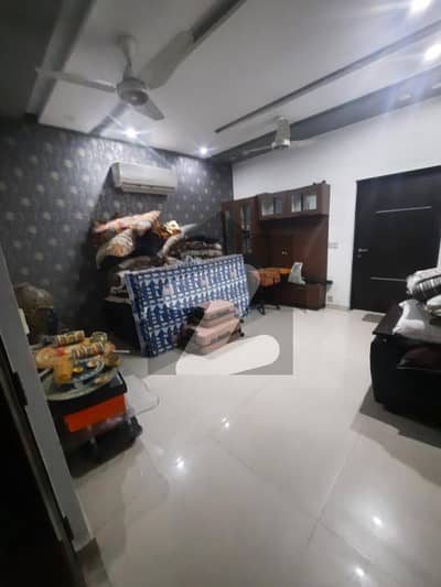 نواب ٹاؤن لاہور میں 2 کمروں کا 5 مرلہ بالائی پورشن 40.0 ہزار میں کرایہ پر دستیاب ہے۔