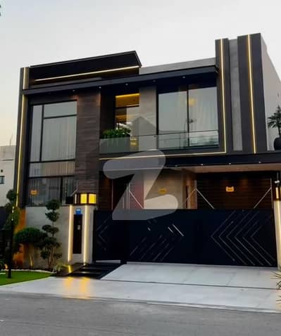 ڈی ایچ اے فیز 7 - بلاک وی فیز 7,ڈیفنس (ڈی ایچ اے),لاہور میں 5 کمروں کا 1 کنال مکان 6.2 کروڑ میں برائے فروخت۔