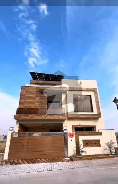 کوہستان انکلیو واہ کینٹ,واہ میں 4 کمروں کا 7 مرلہ مکان 3.0 کروڑ میں برائے فروخت۔