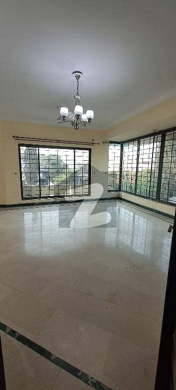 ایف ۔ 10/2 ایف ۔ 10,اسلام آباد میں 6 کمروں کا 18 مرلہ مکان 22.0 کروڑ میں برائے فروخت۔