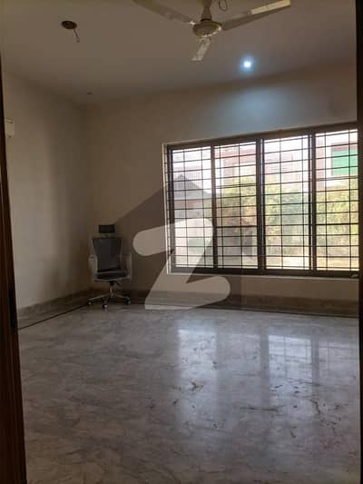 ماڈل ٹاؤن ۔ بلاک سی ماڈل ٹاؤن,ملتان میں 3 کمروں کا 1 کنال مکان 1.25 لاکھ میں کرایہ پر دستیاب ہے۔