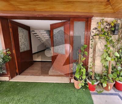 Beautiful Luxurious House at Prime Location