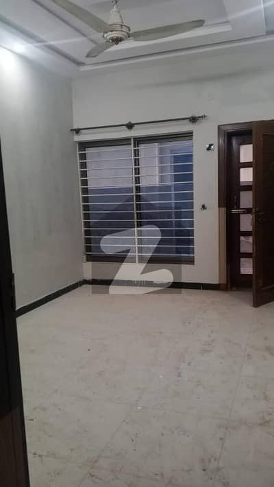 نیشنل پولیس فاؤنڈیشن او ۔ 9 اسلام آباد میں 8 کمروں کا 1 کنال مکان 2.0 لاکھ میں کرایہ پر دستیاب ہے۔