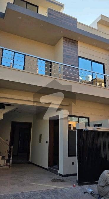 پارک ویو۔ بلاک ایف پارک ویو سٹی,اسلام آباد میں 5 کمروں کا 5 مرلہ مکان 2.5 کروڑ میں برائے فروخت۔