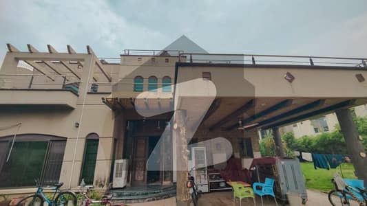 اقبال ایوینیو فیز 1 اقبال ایوینیو,لاہور میں 5 کمروں کا 1 کنال مکان 8.3 کروڑ میں برائے فروخت۔