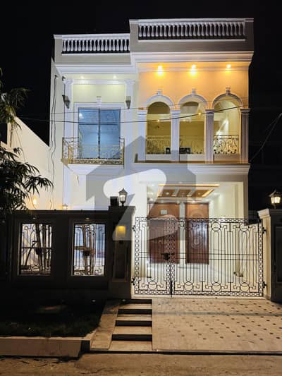 وینس ہاؤسنگ سکیم لاہور میں 5 کمروں کا 7 مرلہ مکان 2.6 کروڑ میں برائے فروخت۔