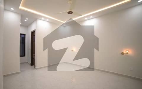 جی ۔ 13/4 جی ۔ 13,اسلام آباد میں 7 کمروں کا 10 مرلہ مکان 9.6 کروڑ میں برائے فروخت۔