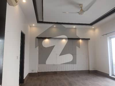 Luxury Upper Portion for Rent | Mazhar Munir Design | Full Air Crossing Prime location