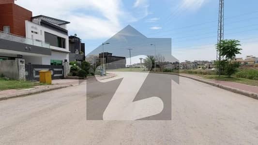 بحریہ ٹاؤن فیز 8 ۔ بلاک اے بحریہ ٹاؤن فیز 8,بحریہ ٹاؤن راولپنڈی,راولپنڈی میں 1 کنال رہائشی پلاٹ 3.65 کروڑ میں برائے فروخت۔