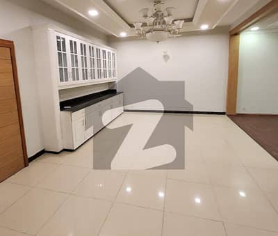 Beautiful Luxurious House at Prime Location