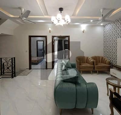 جوہر ٹاؤن فیز 2 - بلاک آر جوہر ٹاؤن فیز 2,جوہر ٹاؤن,لاہور میں 5 کمروں کا 5 مرلہ مکان 3.25 کروڑ میں برائے فروخت۔