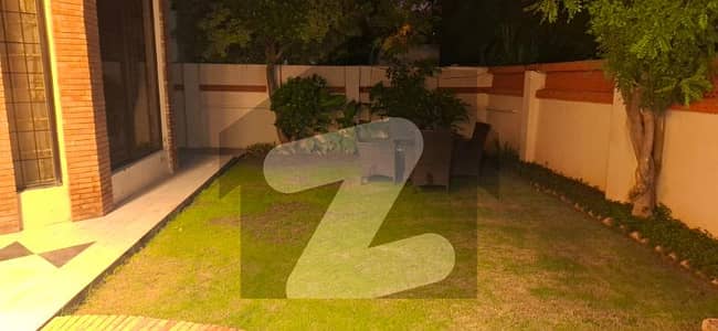 جی ۔ 10 اسلام آباد میں 6 کمروں کا 14 مرلہ مکان 11.5 کروڑ میں برائے فروخت۔