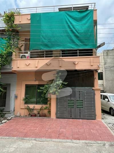 3.5 Marla Triple-Story Residence For Sale Johar Town (Q Block)