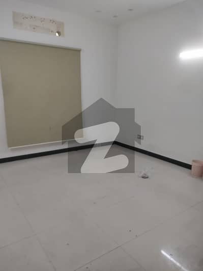 شاہراہِ فیصل کراچی میں 18 مرلہ دفتر 2.5 لاکھ میں کرایہ پر دستیاب ہے۔