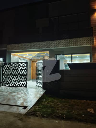 بش ایگزیکٹو ولاز ملتان میں 4 کمروں کا 5 مرلہ مکان 1.95 کروڑ میں برائے فروخت۔