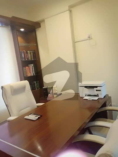 ڈی ایچ اے فیز 5 ڈی ایچ اے ڈیفینس,کراچی میں 4 مرلہ دفتر 1.25 لاکھ میں کرایہ پر دستیاب ہے۔