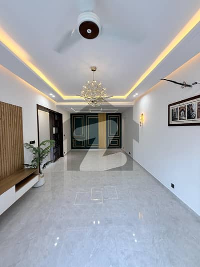 بحریہ ٹاؤن فیز 8 ۔ بلاک ایچ بحریہ ٹاؤن فیز 8,بحریہ ٹاؤن راولپنڈی,راولپنڈی میں 6 کمروں کا 10 مرلہ مکان 4.3 کروڑ میں برائے فروخت۔ بحریہ ٹاؤن فیز 8 ۔ بلاک ایچ بحریہ ٹاؤن فیز 8,بحریہ ٹاؤن راولپنڈی,راولپنڈی میں 6 کمروں کا 10 مرلہ مکان 4.3 کروڑ میں برائے فروخت۔