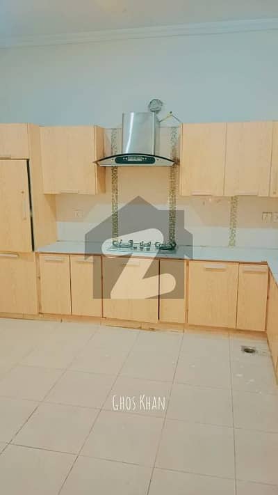 بحریہ آرچرڈ لاہور میں 4 کمروں کا 1 کنال مکان 1.35 لاکھ میں کرایہ پر دستیاب ہے۔