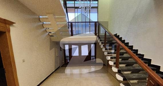 Beautiful Luxurious House at Prime Location