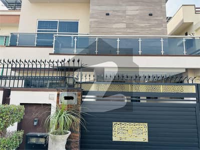 10 Marla Boulevard 5 Bedroom Double Unit House