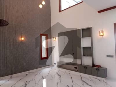 500 SQYD HOUSE AVAILABLE FOR SALE