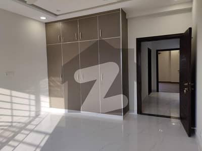 عسکری 5 ۔ سیکٹر جے عسکری 5,ملیر کنٹونمنٹ,کینٹ,کراچی میں 4 کمروں کا 13 مرلہ فلیٹ 5.0 کروڑ میں برائے فروخت۔