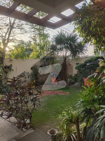 500 Yards Owner Built West Open Bungalow For Sale