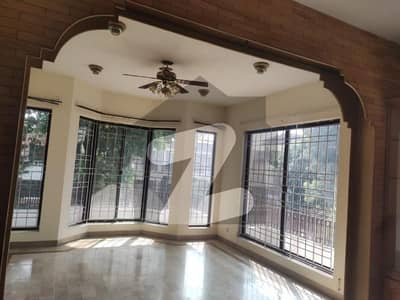 آئی ۔ 8 اسلام آباد میں 3 کمروں کا 1 کنال بالائی پورشن 2.0 لاکھ میں کرایہ پر دستیاب ہے۔