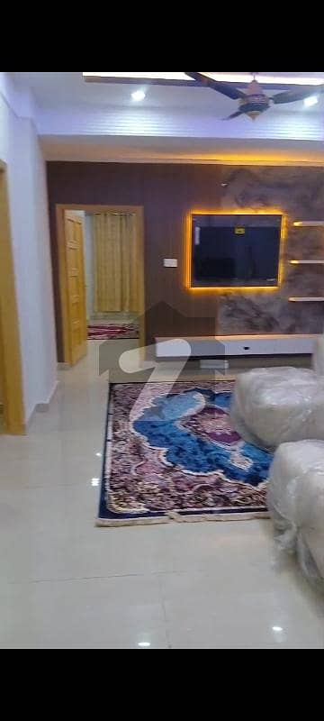 یونیورسٹی ٹاؤن پشاور میں 3 کمروں کا 7 مرلہ فلیٹ 1.8 کروڑ میں برائے فروخت۔