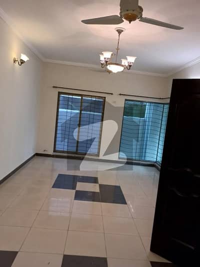 10 Marla 4 Bedrooms House For Sale.