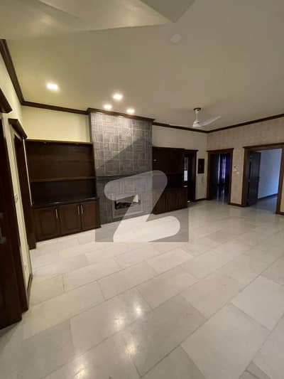 ایف ۔ 7 اسلام آباد میں 5 کمروں کا 1 کنال مکان 30.0 کروڑ میں برائے فروخت۔