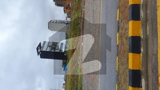 ڈی ایچ اے فیز 5 ۔ سیکٹر بی کمرشل زون ڈی ایچ اے ڈیفینس فیز 5,ڈی ایچ اے ڈیفینس,اسلام آباد میں 4 مرلہ کمرشل پلاٹ 4.5 کروڑ میں برائے فروخت۔