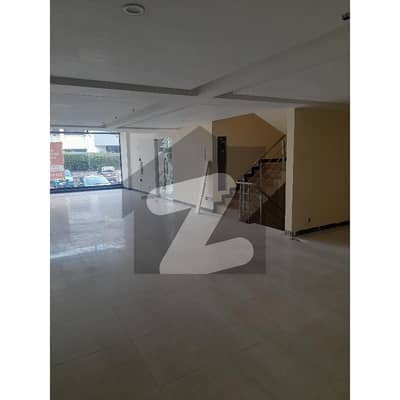 ڈی ایچ اے فیز 4 - ڈبل سی اے بلاک فیز 4,ڈیفنس (ڈی ایچ اے),لاہور میں 8 مرلہ دکان 6.0 لاکھ میں کرایہ پر دستیاب ہے۔