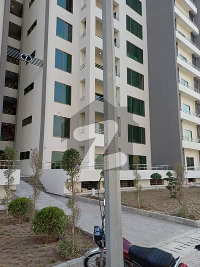 عسکری 10 - سیکٹر ایس عسکری 10,عسکری,لاہور میں 4 کمروں کا 12 مرلہ فلیٹ 4.8 کروڑ میں برائے فروخت۔