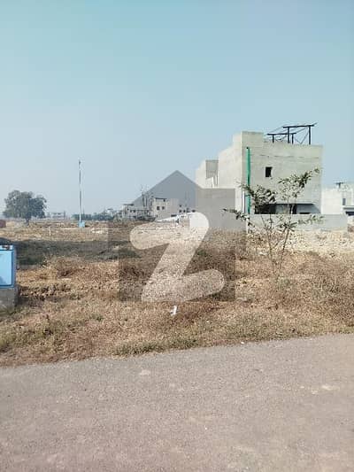 NEAR PARK DIRECT APPROACH FROM MAIN BOULEVARD