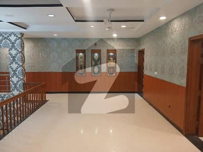 بنی گالہ اسلام آباد میں 5 کمروں کا 1 کنال مکان 1.65 لاکھ میں کرایہ پر دستیاب ہے۔