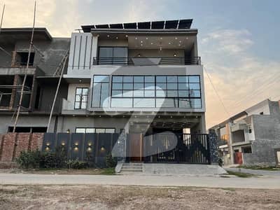 بش ایگزیکٹو ولاز ملتان میں 6 کمروں کا 9 مرلہ مکان 3.6 کروڑ میں برائے فروخت۔