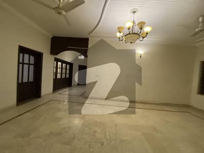 جی ۔ 13 اسلام آباد میں 3 کمروں کا 1 کنال بالائی پورشن 1.3 لاکھ میں کرایہ پر دستیاب ہے۔