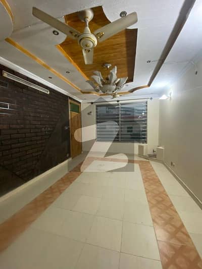 بحریہ ٹاؤن فیز 7 بحریہ ٹاؤن راولپنڈی,راولپنڈی میں 2 کمروں کا 10 مرلہ زیریں پورشن 65.0 ہزار میں کرایہ پر دستیاب ہے۔