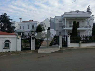 پی ای سی ایچ ایس بلاک 2 پی ای سی ایچ ایس,جمشید ٹاؤن,کراچی میں 6 کمروں کا 12 مرلہ مکان 12.5 کروڑ میں برائے فروخت۔