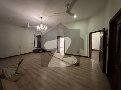 پی ای سی ایچ ایس بلاک 2 پی ای سی ایچ ایس,جمشید ٹاؤن,کراچی میں 11 کمروں کا 16 مرلہ مکان 16.0 کروڑ میں برائے فروخت۔