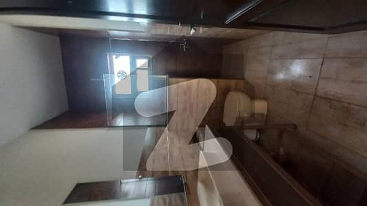 بنی گالہ اسلام آباد میں 4 کمروں کا 1 کنال مکان 3.5 کروڑ میں برائے فروخت۔