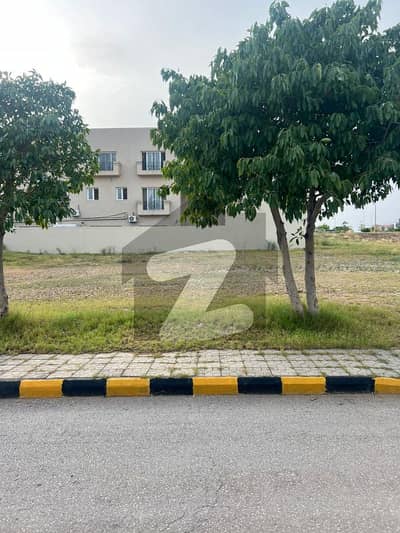 ڈی ایچ اے فیز 3 ۔ بلاک بی ڈی ایچ اے ڈیفینس فیز 3,ڈی ایچ اے ڈیفینس,اسلام آباد میں 1 کنال رہائشی پلاٹ 2.4 کروڑ میں برائے فروخت۔